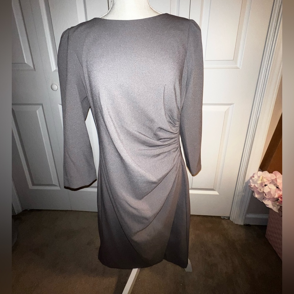 Anne Klein Ruched Side Sheath Dress in Grey. Size 10.